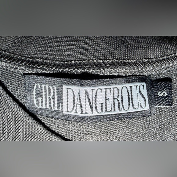 Girl Dangerous Roses Cropped Sweatshirt NWOT - Picture 4 of 6
